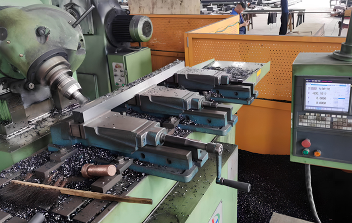 Precision blade machining at the Guangchuan factory