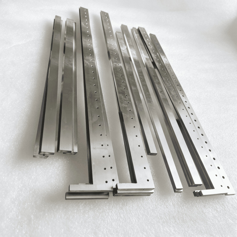 Multiple specifications sealing and cutting machine blades